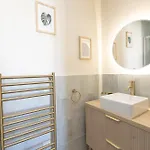 Le Soleil, Juan Les Pins, 2 Min Walk To Beach, Ac, Last Floor!