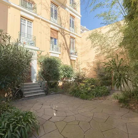 Le Soleil, Juan Les Pins, 2 Min Walk To Beach, Ac, Last Floor! * Αντίμπ