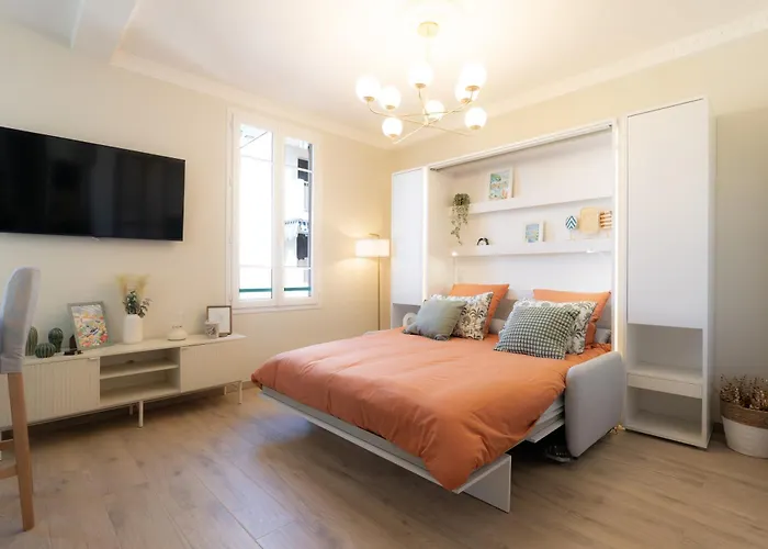 Le Soleil, Juan Les Pins, 2 Min Walk To Beach, Ac, Last Floor! Διαμέρισμα *