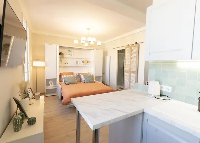 Διαμέρισμα Le Soleil, Juan Les Pins, 2 Min Walk To Beach, Ac, Last Floor! *