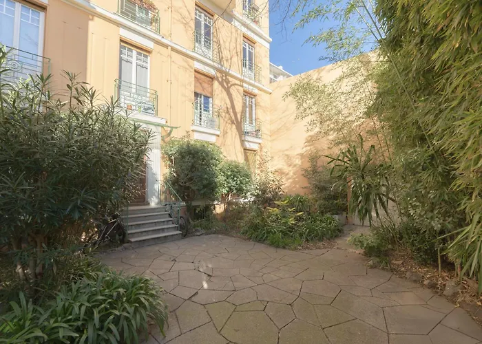 Le Soleil, Juan Les Pins, 2 Min Walk To Beach, Ac, Last Floor! * Αντίμπ