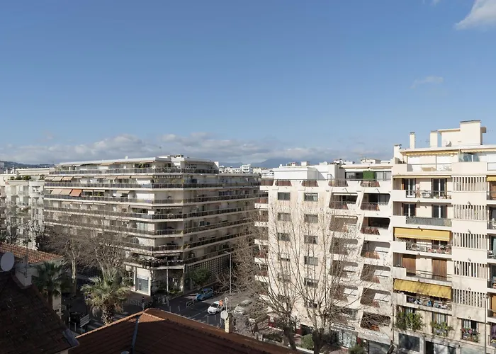 Διαμέρισμα Le Soleil, Juan Les Pins, 2 Min Walk To Beach, Ac, Last Floor! *