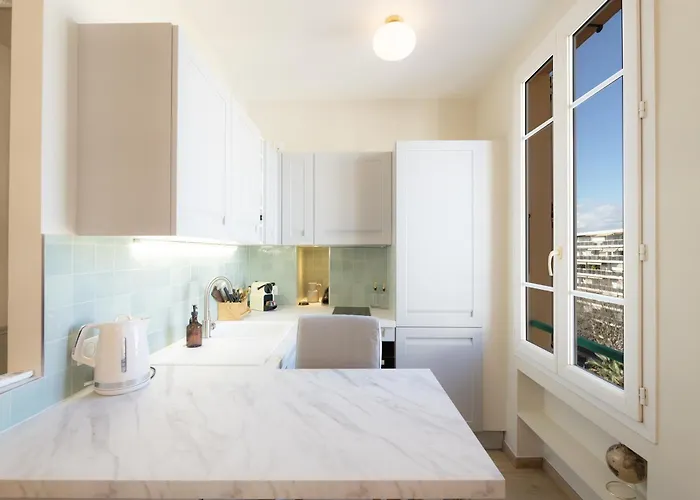 Le Soleil, Juan Les Pins, 2 Min Walk To Beach, Ac, Last Floor! *