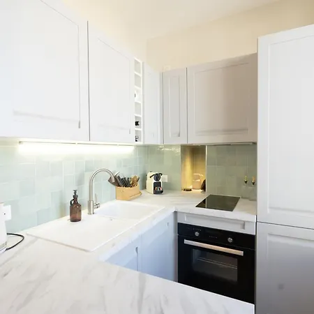 Le Soleil, Juan Les Pins, 2 Min Walk To Beach, Ac, Last Floor! Διαμέρισμα
