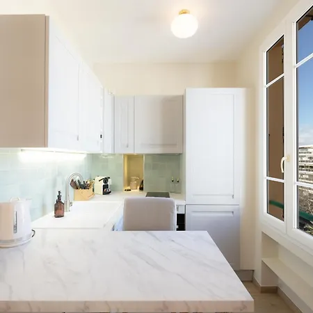 Le Soleil, Juan Les Pins, 2 Min Walk To Beach, Ac, Last Floor! *