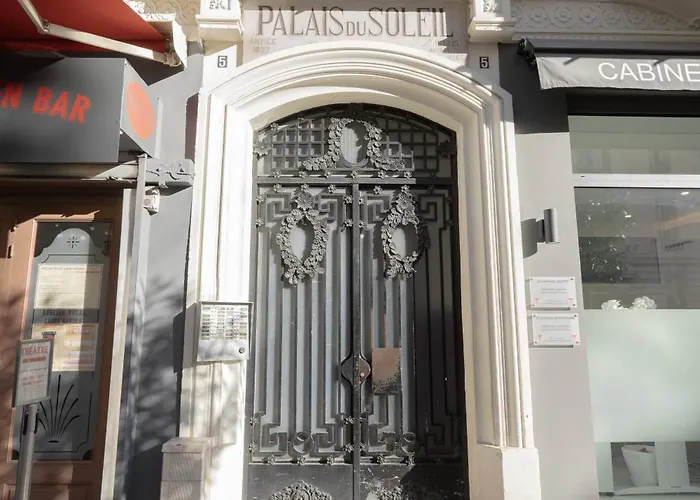 Le Soleil, Juan Les Pins, 2 Min Walk To Beach, Ac, Last Floor! Appartamento Antibes