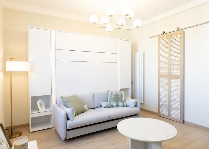 Le Soleil, Juan Les Pins, 2 Min Walk To Beach, Ac, Last Floor!