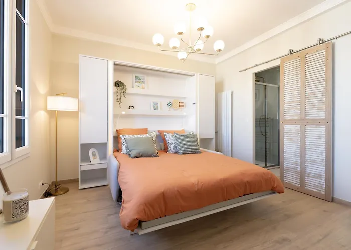 Appartamento Le Soleil, Juan Les Pins, 2 Min Walk To Beach, Ac, Last Floor!