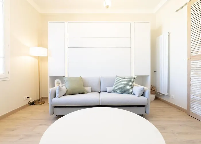 Appartamento Le Soleil, Juan Les Pins, 2 Min Walk To Beach, Ac, Last Floor! Antibes